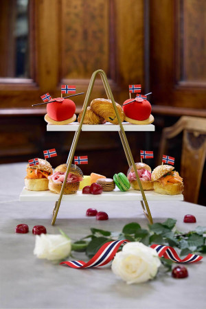 Feir 17. mai hos oss Pascal